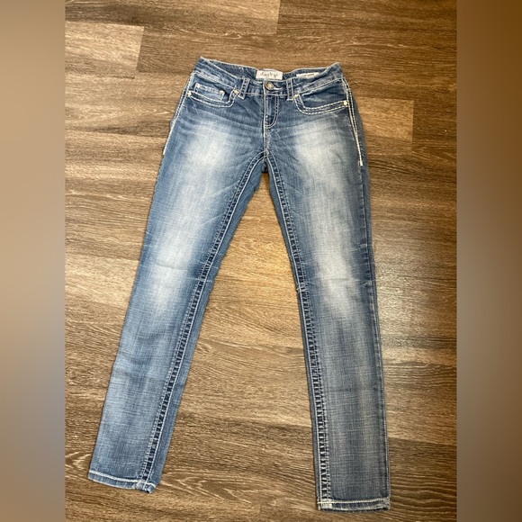 Daytrip Lynx Skinny Jeans - Picture 2 of 10